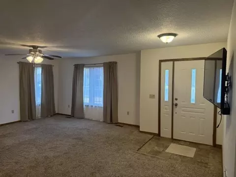 Living - 807 E 16th St, Mountain Grove, MO 65711 photo 1 of 3