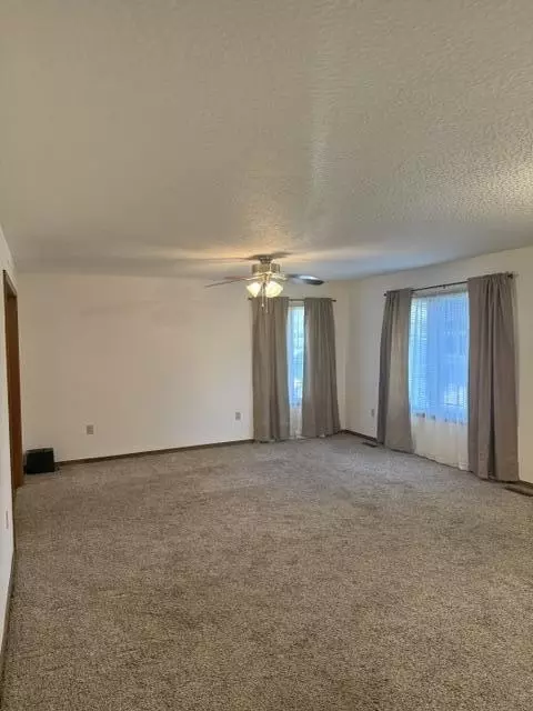 Living - 807 E 16th St, Mountain Grove, MO 65711 photo 3 of 3