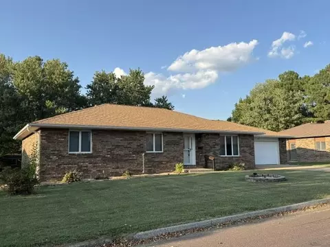 Exterior - 807 E 16th St, Mountain Grove, MO 65711 photo 3 of 9