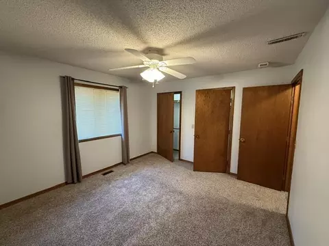 Bedroom - 807 E 16th St, Mountain Grove, MO 65711 photo 4 of 6