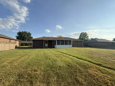 Exterior - 807 E 16th St, Mountain Grove, MO 65711 photo 5 of 9