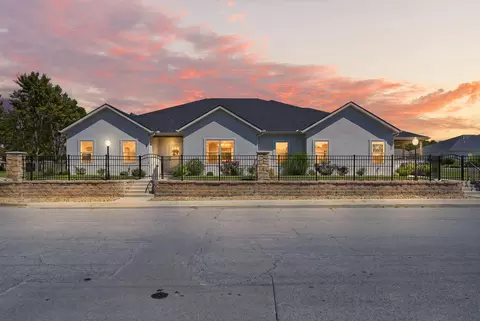 1910 Buena Vista Ave, Carthage, MO 64836