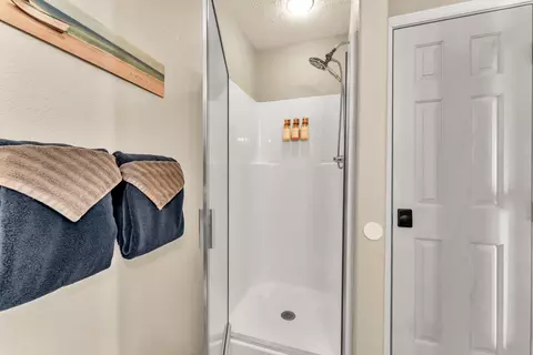 Bath - 52 Timber Oaks Trl #B, Branson, MO 65616 photo 2 of 7