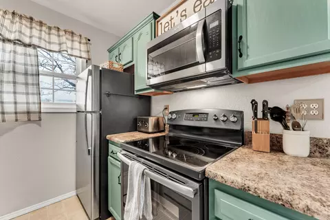 Kitchen - 52 Timber Oaks Trl #B, Branson, MO 65616 photo 2 of 3