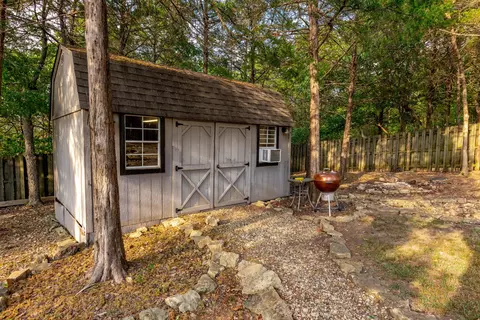 Exterior - 421 Highpoints Rdg, Branson, MO 65616 photo 9 of 10