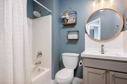 Bath - 421 Highpoints Rdg, Branson, MO 65616 photo 3 of 4