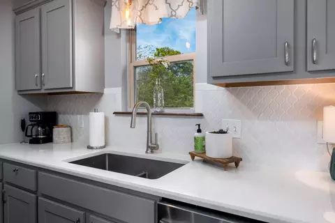 Kitchen - 421 Highpoints Rdg, Branson, MO 65616 photo 3 of 3