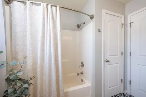 Bath - 421 Highpoints Rdg, Branson, MO 65616 photo 1 of 4