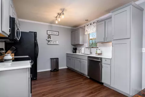 Kitchen - 421 Highpoints Rdg, Branson, MO 65616 photo 2 of 3
