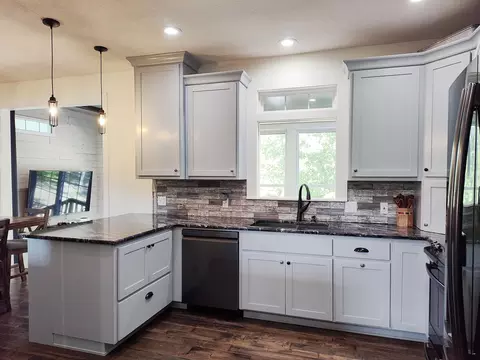 Kitchen - 2373 E 540th Rd, Buffalo, MO 65622 photo 2 of 7