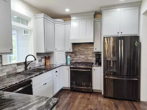 Kitchen - 2373 E 540th Rd, Buffalo, MO 65622 photo 3 of 7