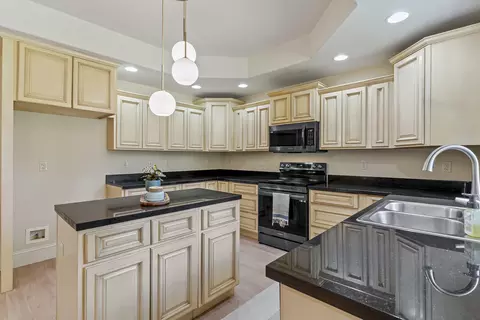 Kitchen - 4039 E Melody Ln, Springfield, MO 65809 photo 2 of 6
