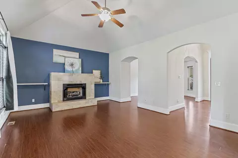 Living - 4039 E Melody Ln, Springfield, MO 65809 photo 10 of 12
