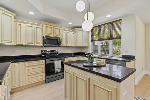 Kitchen - 4039 E Melody Ln, Springfield, MO 65809 photo 3 of 6