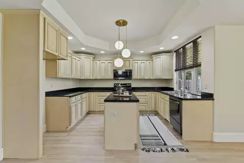 Kitchen - 4039 E Melody Ln, Springfield, MO 65809 photo 1 of 6