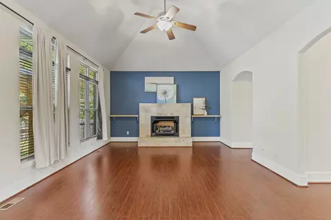 Living - 4039 E Melody Ln, Springfield, MO 65809 photo 9 of 12