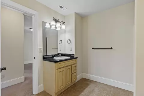 Bath - 4039 E Melody Ln, Springfield, MO 65809 photo 5 of 6