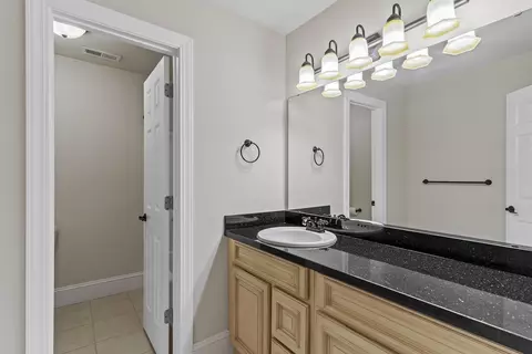 Bath - 4039 E Melody Ln, Springfield, MO 65809 photo 4 of 6