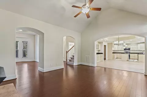 Living - 4039 E Melody Ln, Springfield, MO 65809 photo 11 of 12