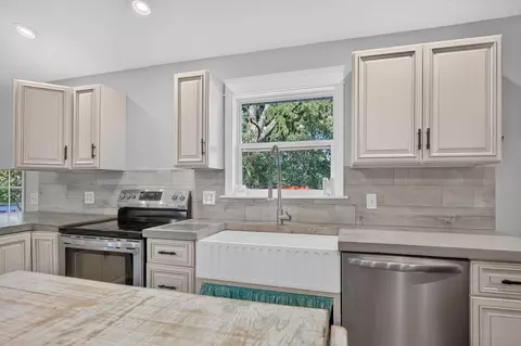 Kitchen - 1938 Dark Valley Rd, Marshfield, MO 65706 photo 4 of 6