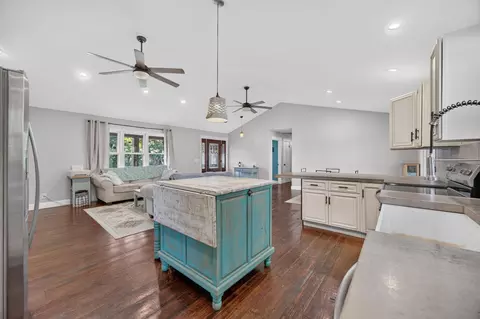 Kitchen - 1938 Dark Valley Rd, Marshfield, MO 65706 photo 5 of 6