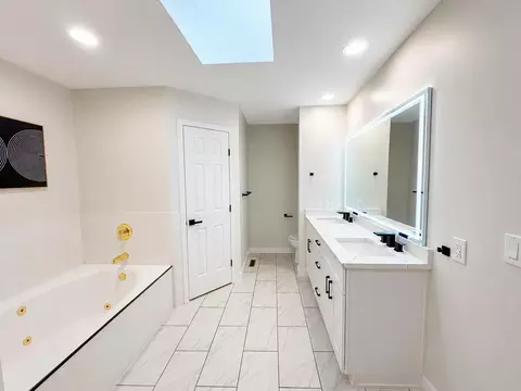 Bath - 3945 W Cardinal St, Springfield, MO 65810 photo 1 of 6