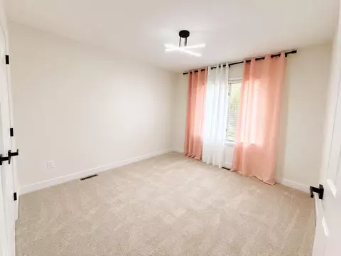 Bedroom - 3945 W Cardinal St, Springfield, MO 65810 photo 3 of 4