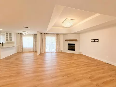 Living - 3945 W Cardinal St, Springfield, MO 65810 photo 2 of 5