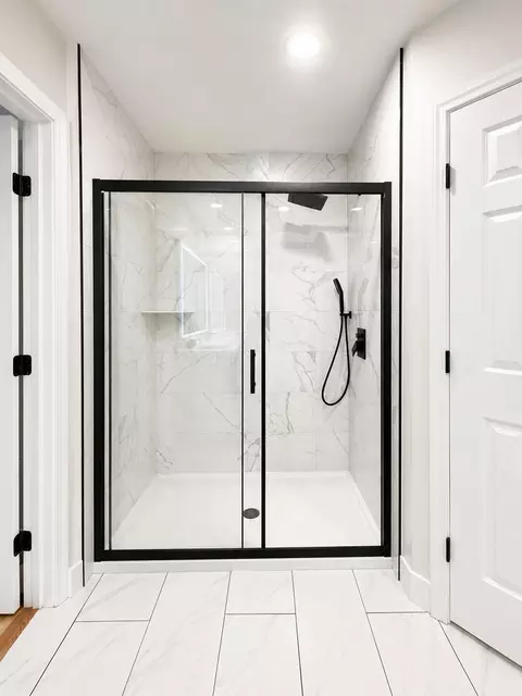 Bath - 3945 W Cardinal St, Springfield, MO 65810 photo 2 of 6