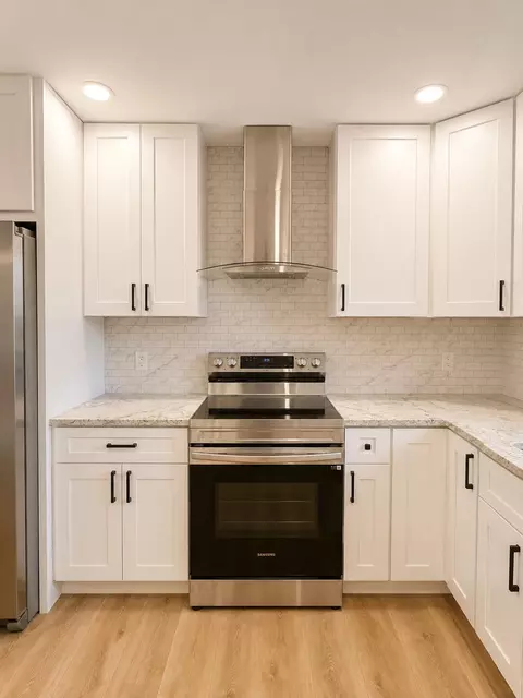 Kitchen - 3945 W Cardinal St, Springfield, MO 65810 photo 4 of 5
