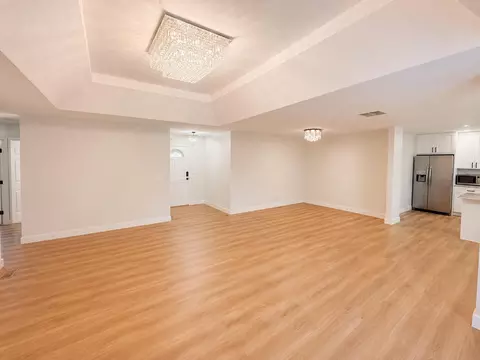 Living - 3945 W Cardinal St, Springfield, MO 65810 photo 3 of 5