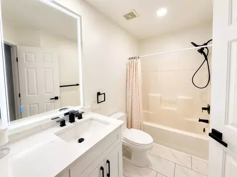 Bath - 3945 W Cardinal St, Springfield, MO 65810 photo 5 of 6