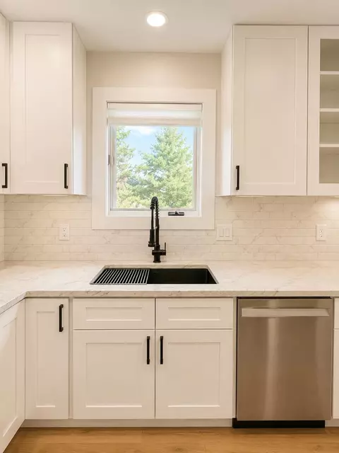 Kitchen - 3945 W Cardinal St, Springfield, MO 65810 photo 5 of 5