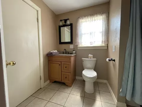 Bath - 109 E Lillian Ave, Crane, MO 65633 photo 2 of 3