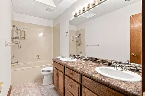 Bath - 4009 S Cutler Ct, Springfield, MO 65807 photo 1 of 4