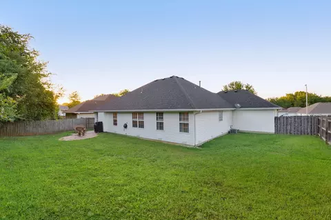 Exterior - 3032 W Grandview St, Springfield, MO 65803 photo 5 of 7