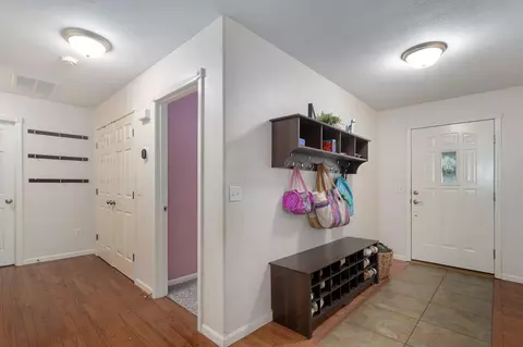 Entry Way - 3032 W Grandview St, Springfield, MO 65803 photo 2 of 6