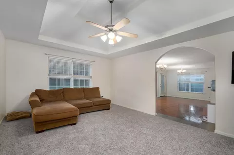 Living - 3032 W Grandview St, Springfield, MO 65803 photo 2 of 8