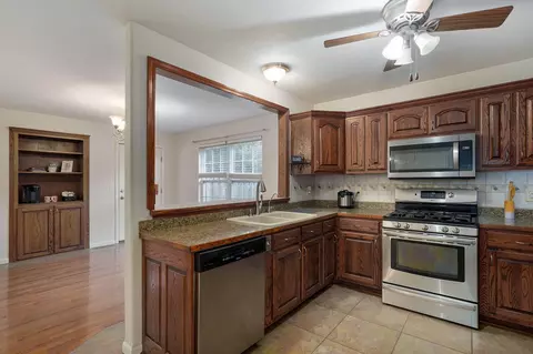 Kitchen - 3032 W Grandview St, Springfield, MO 65803 photo 2 of 2