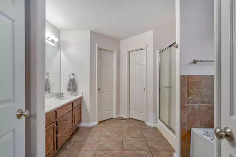 Entry Way - 3032 W Grandview St, Springfield, MO 65803 photo 6 of 6