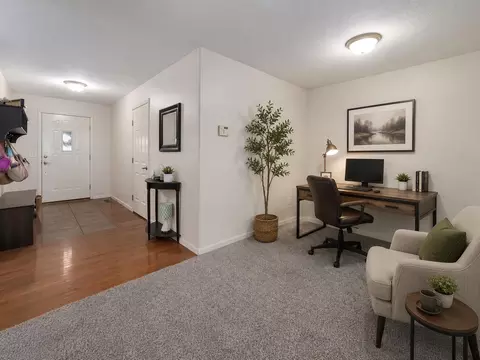 Entry Way - 3032 W Grandview St, Springfield, MO 65803 photo 4 of 6