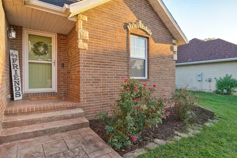 Entry Way - 3032 W Grandview St, Springfield, MO 65803 photo 1 of 6