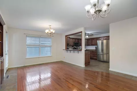 Living - 3032 W Grandview St, Springfield, MO 65803 photo 5 of 8