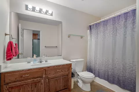 Bath - 3032 W Grandview St, Springfield, MO 65803 photo 3 of 3