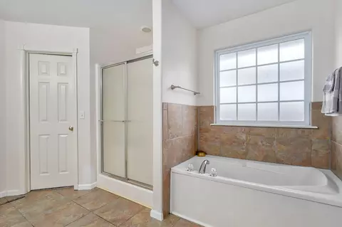 Bath - 3032 W Grandview St, Springfield, MO 65803 photo 2 of 3