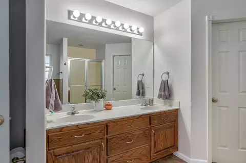 Bath - 3032 W Grandview St, Springfield, MO 65803 photo 1 of 3