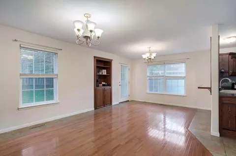 Living - 3032 W Grandview St, Springfield, MO 65803 photo 4 of 8