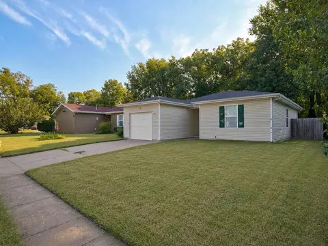 Exterior - 322 N Westport Ave, Springfield, MO 65802 photo 2 of 8