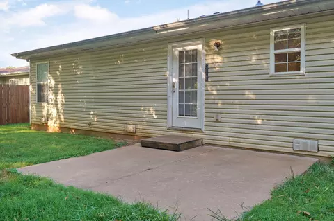 Exterior - 322 N Westport Ave, Springfield, MO 65802 photo 4 of 8