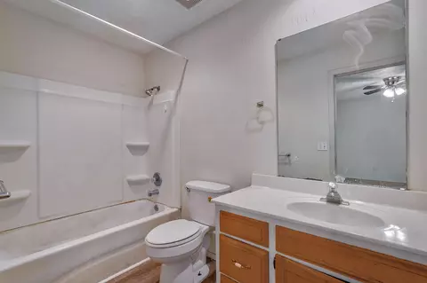 Bath - 322 N Westport Ave, Springfield, MO 65802 photo 1 of 2